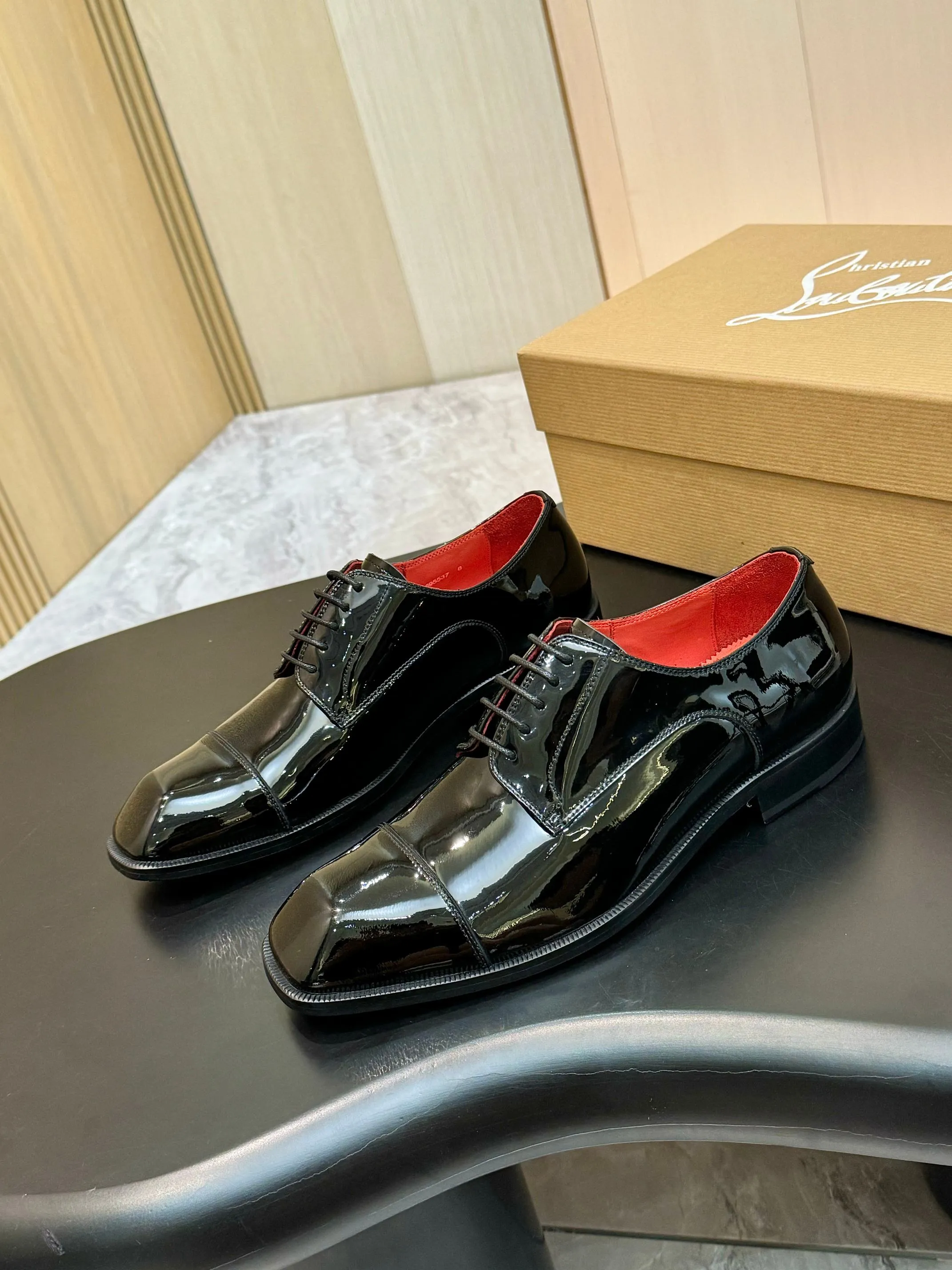 [CL red sole shoes] Top P: 1020💰 Size 39-44 (⚠️38.45.46.47 custom-made, non-returnable and non-exchangeable) 🆑High-end men's business formal leather shoes, original authentic top quality goods ••✅💯 Top original order purchasing agent! Original imported patterned cowhide ➕Imported cowhide lining ➕Cowhide feet ➕Original leather outsole~🉑️Feel free to compare the authentic ones!